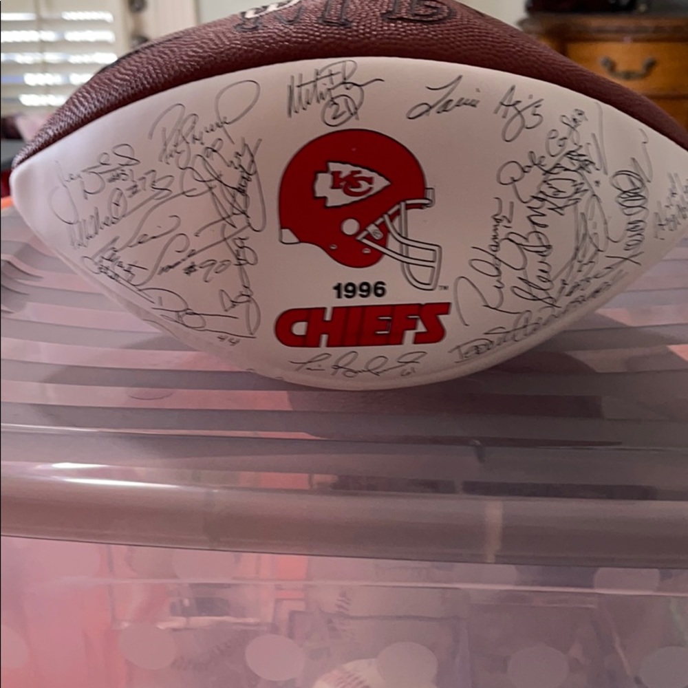 AUTOGRAPHED KC CHIEFS 1996 FOOTBALL